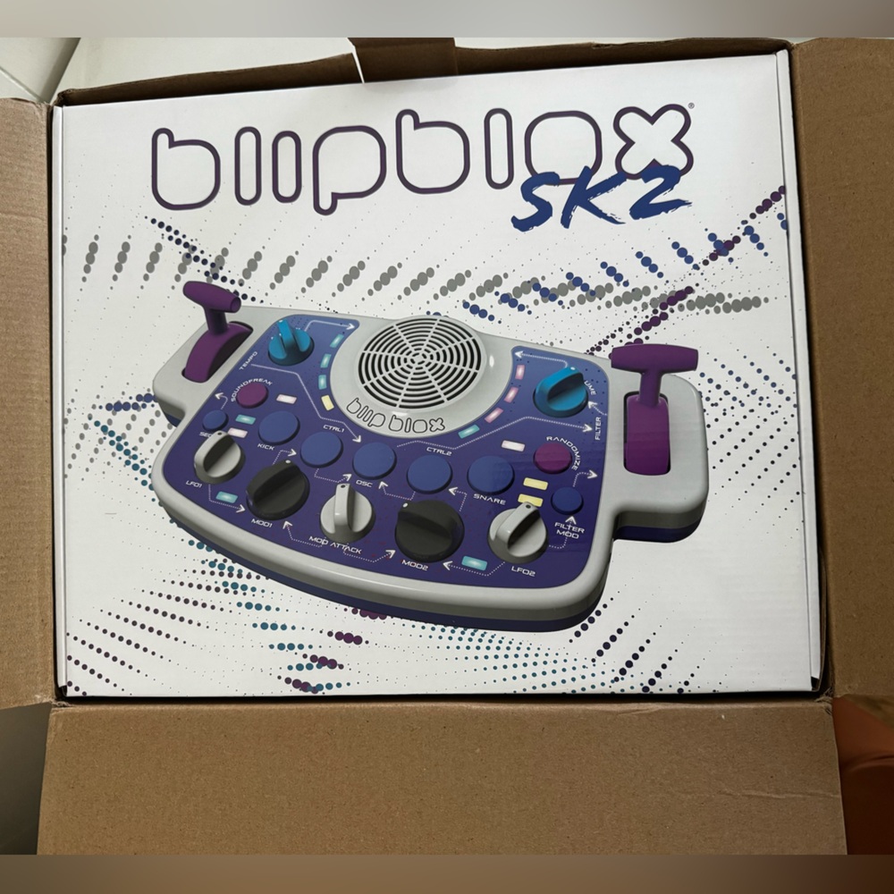 Blipblox sk2 synthesizer